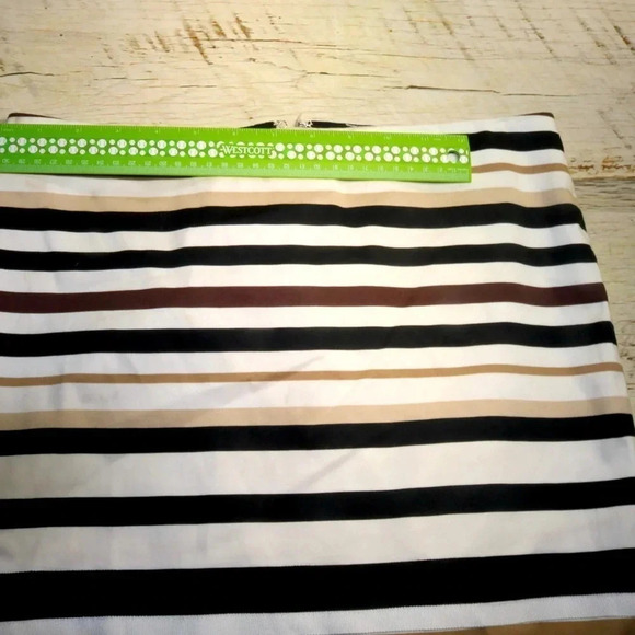 White House Black Market Skirt Raw silk feel fully lined size 2. - Picture 3 of 5